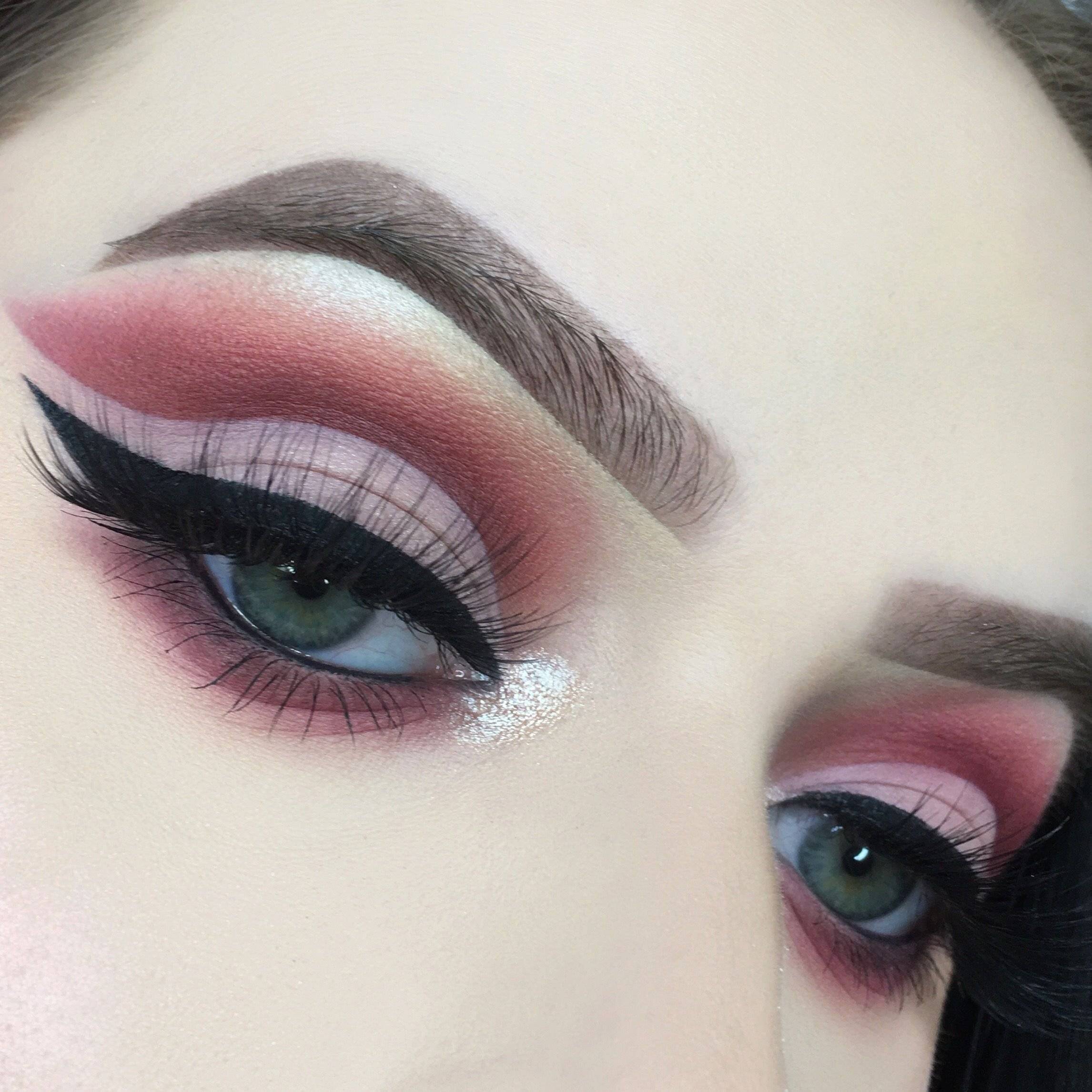 Cut crease makeup: everything you need to know
