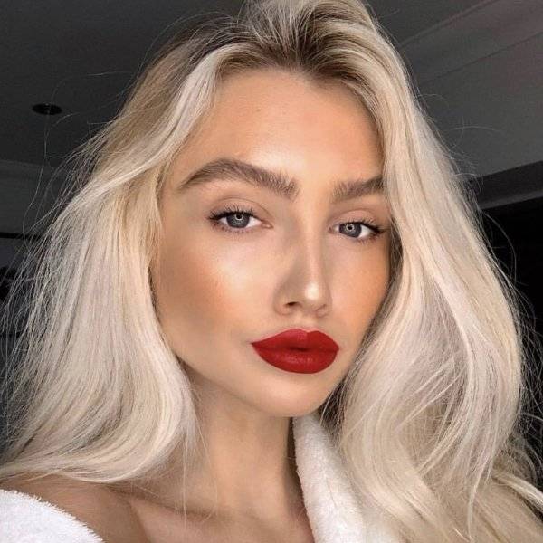 красная помада и блонд