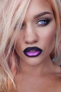 фиолетовая помада