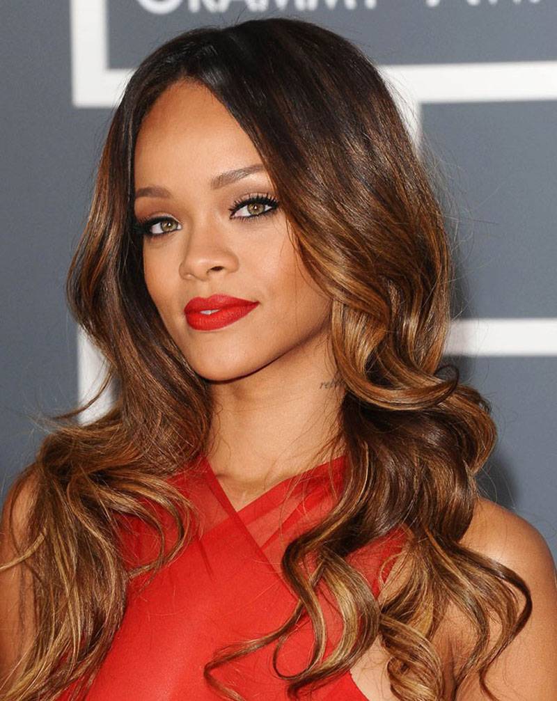 красная помада под красное платье