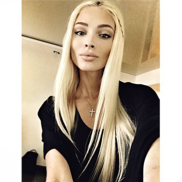 бежевая помада