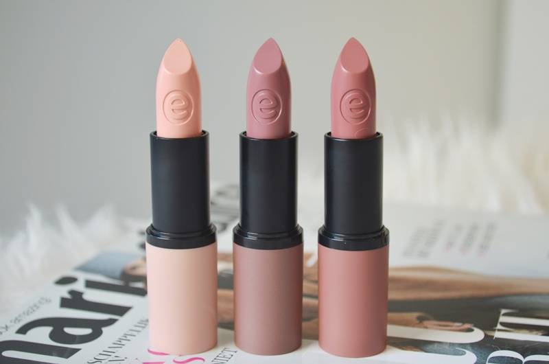 Floating in dreams - reviews . makeup . fashion . everyday beauty made sense. essence hydra matte lipstick review