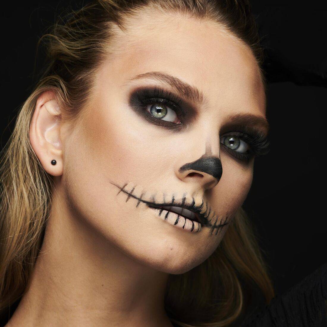The coolest skeleton makeup tutorial for halloween