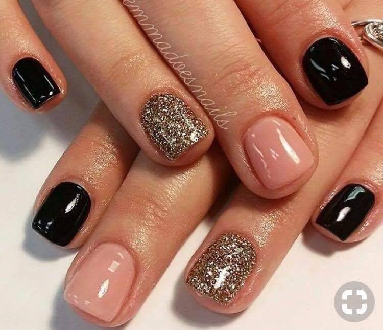 Как выглядит дорогой маникюр на короткие ногти: жемчуг, нюд, френч (+46 фото)