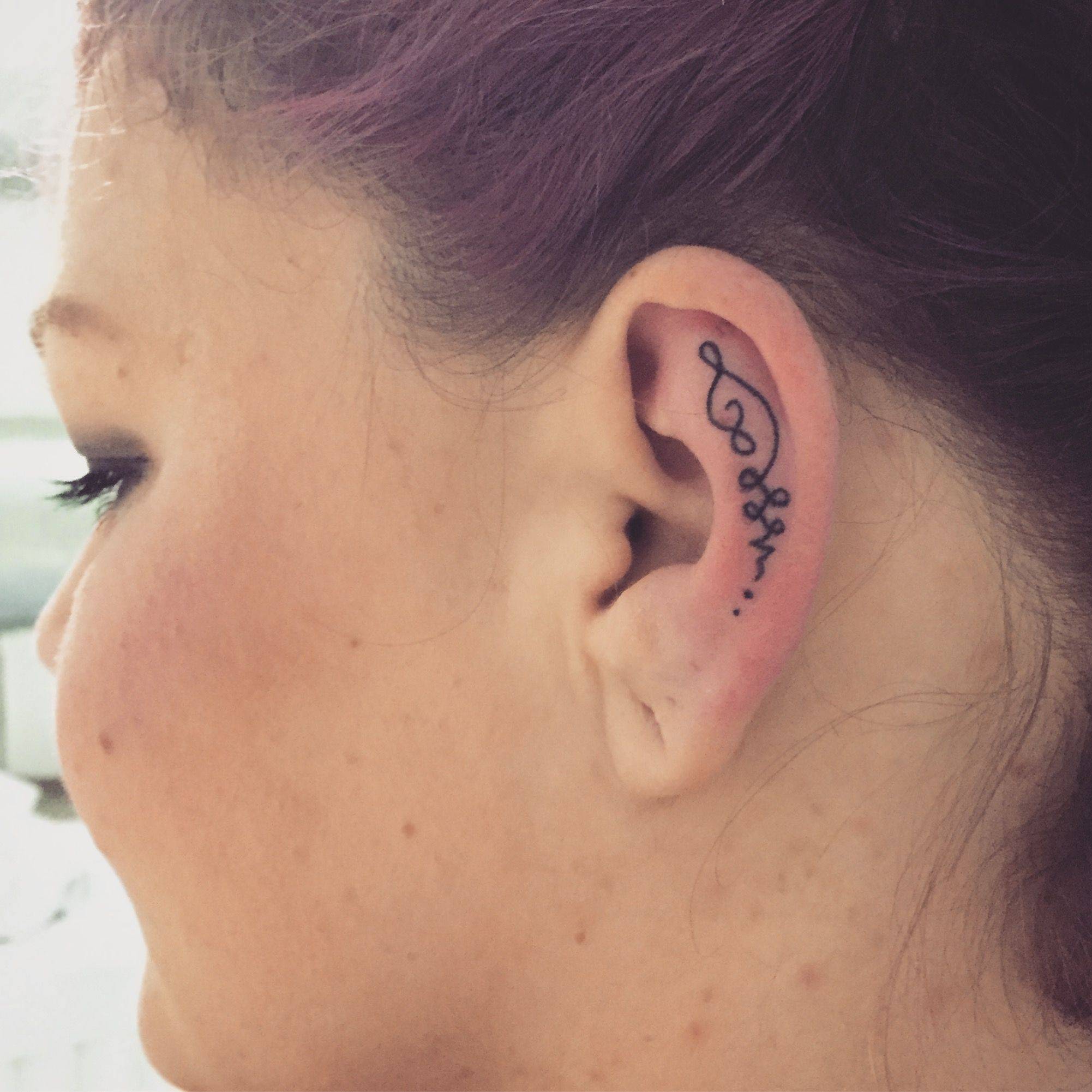 Татуировка за ухом с висюльками. тату на ушах- для неординарных tattoo особ